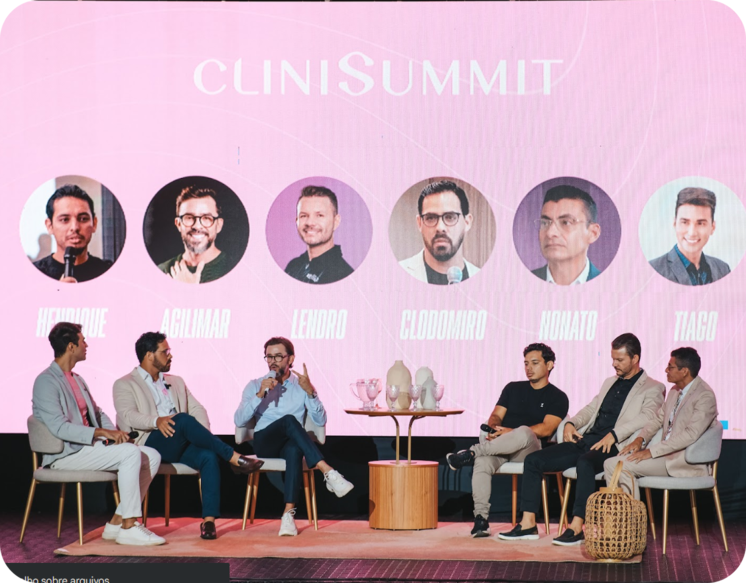Rodadas de networking com gestores de clínicas de diferentes regiões.